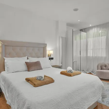 Real - Stylish 2 Bedroom By Finest