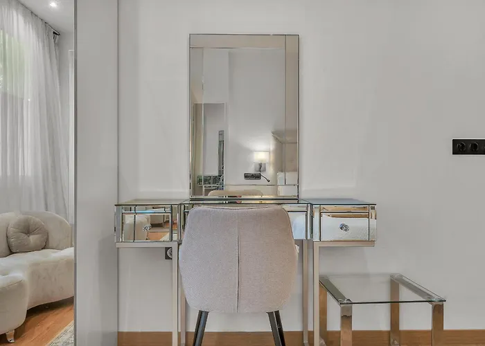 Real - Stylish 2 Bedroom By Finest * מארבלה