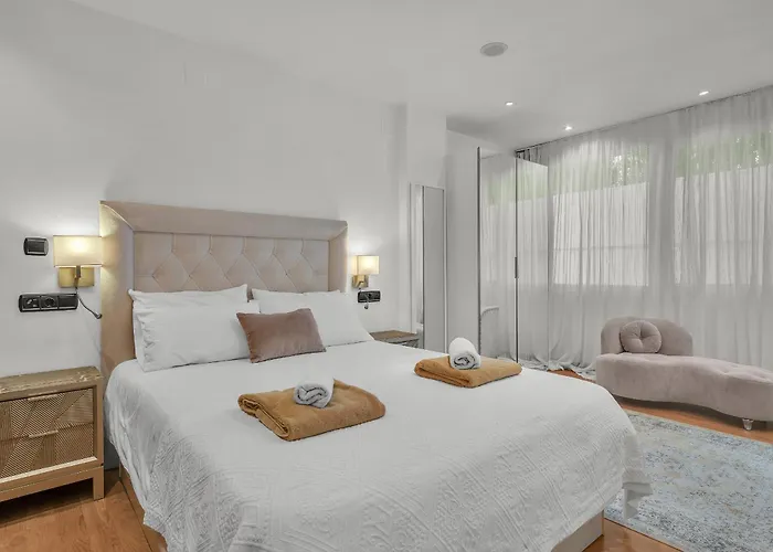 Real - Stylish 2 Bedroom By Finest