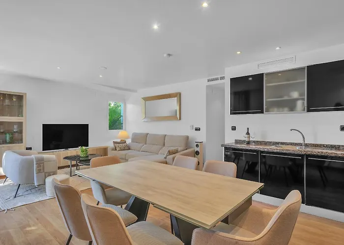 Real - Stylish 2 Bedroom By Finest Appartement